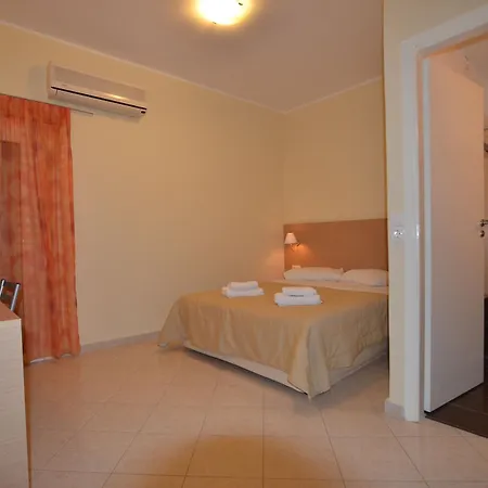 Golden Hotel Íria