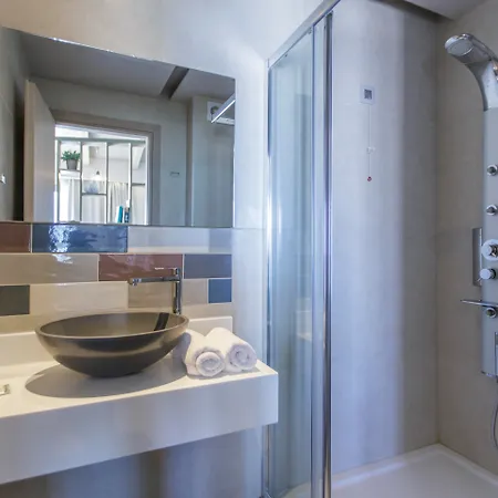 Отель Golden 2*