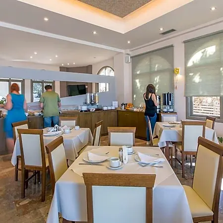 Hotel Golden Iria