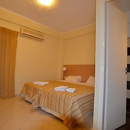 Golden Hotel 2*