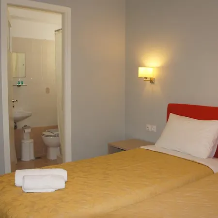 Отель Golden Ирия