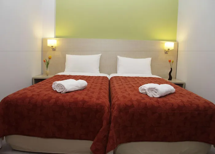 Golden 2* איריה