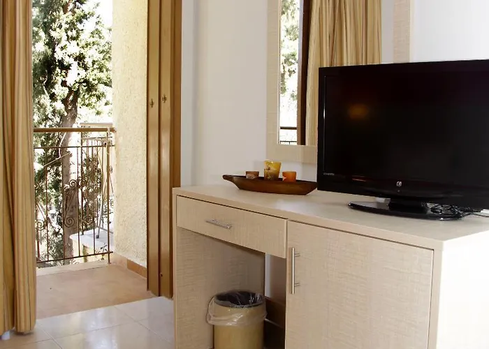 מלון Golden איריה